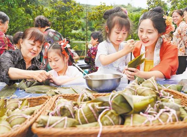 Handmade Zongzi Shops Shined During Dragon Boat Festival in Chongqing|Insights