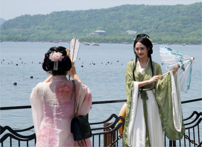 'New Chinese-Style' Fashion Boom Fuels Growth of Local Brands