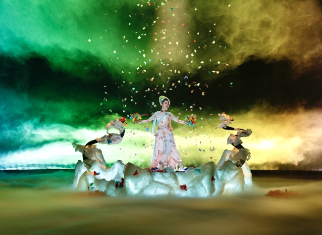 Chongqing Acrobatic Art Troupe's 'Fairy Scattering Flowers' Wins Gold at Jinju Award