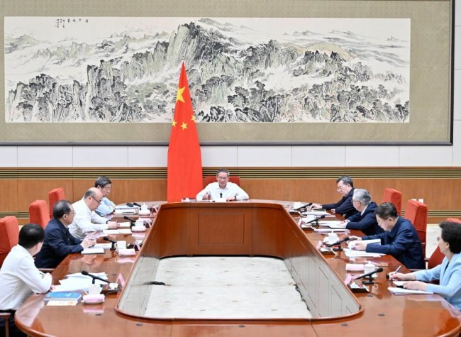 Chinese Premier Pledges to Advance Law-Based Gov't