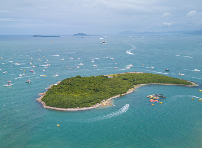 China Grants 144-Hour Visa-Free Entry to Foreigners Visiting Hainan in Tour Groups via HK, Macao