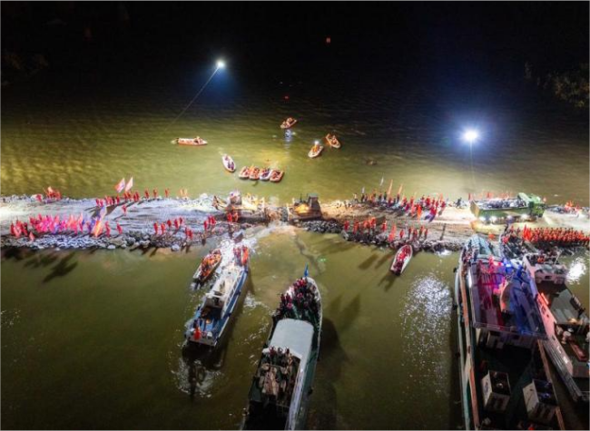 China Seals Dike Breach at Its Second-Largest Freshwater Lake