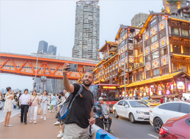 Chongqing Shines in 'China Travel' Boom with Enhanced Services for Int'l Tourists