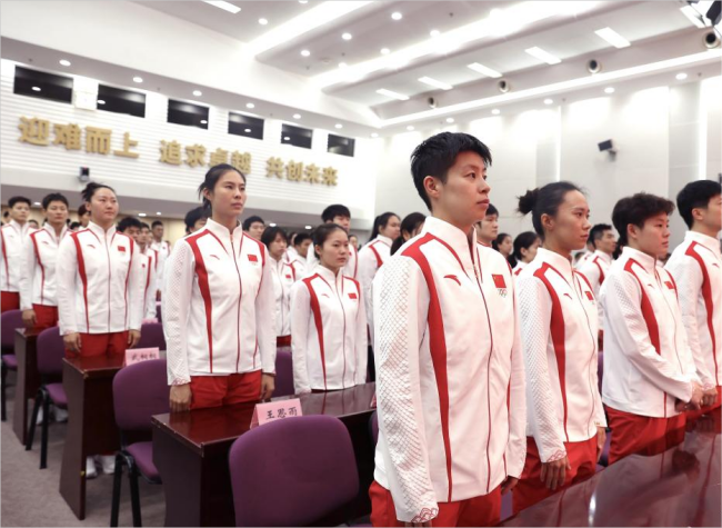 China's Olympic Delegation Arrives in Paris