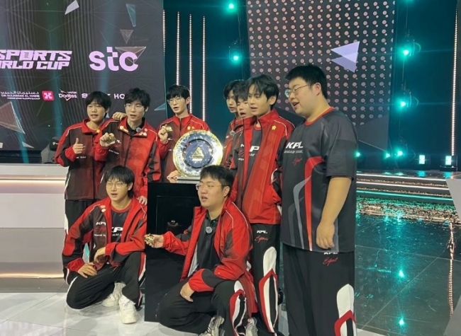 Chongqing Esports Players Clinch Esports World Cup Championship