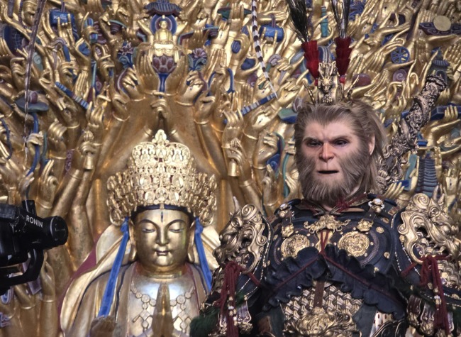 The World's First 1:1 Replica Black Wukong Armor Appeared at the Dazu Rock Carvings Scenic Spot