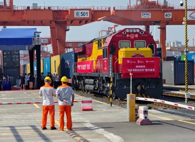Chongqing's New Freight Rail to Hong Kong Slashes Export Time, Elevates Global Reach