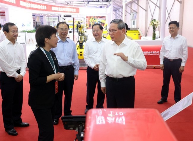 Chinese Premier Calls for Strengthening Global Cooperation to Boost Robot Industry