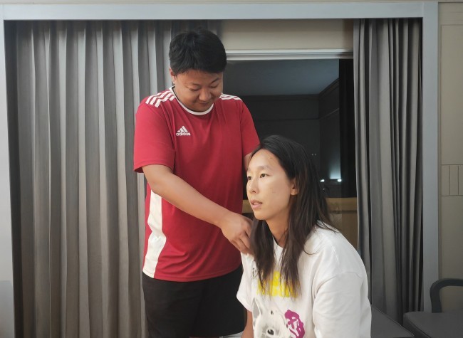 Chongqing Doctor Backs Chinese Women's Beach Volleyball Team at Paris Olympics