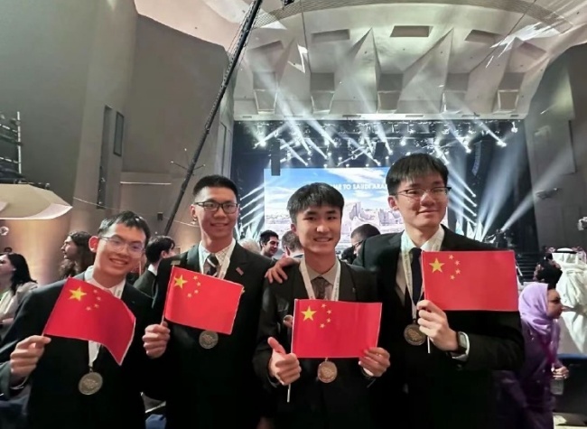 Chinese Team Triumphs at 56th Int'l Chemistry Olympiad