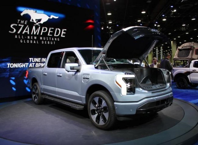 U.S. Auto Industry's EV Retreat Hastens: WSJ