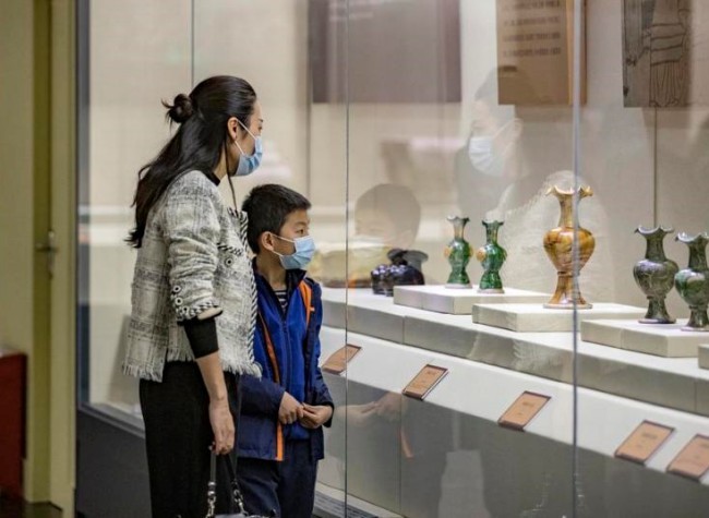 Cultural Relic Souvenirs Rise as New Trend, Bring New Professions