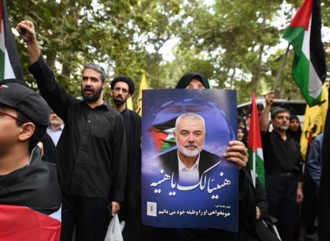 Mournful Iranians Bid Final Farewell to Hamas Chief, Vow Revenge