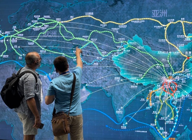 Int'l Journalists Praise Chongqing's Urban Planning, High-level Openness