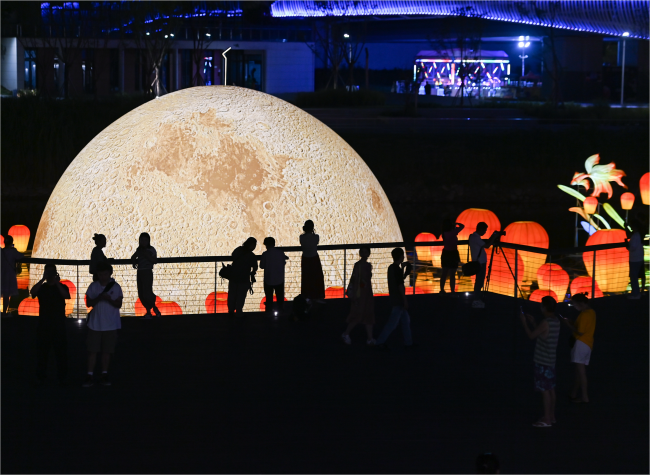 New Chinese-Style Consumption and Pet-Friendly Travel Highlight Chongqing's Festival Trends