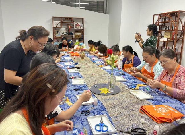 Chongqing's Huhan Community Creates Jobs for Overlooked Marginalized Groups