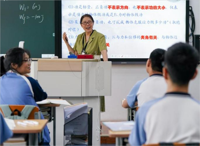 China Awards Model Teachers, Education Institutions as Teachers' Day Nears