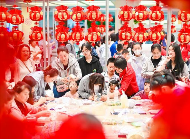 Traditional Cultural Tours Flourish in Vibrant Mid-Autumn Travel Market
