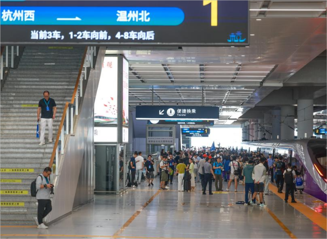 China's Railway Passenger Trips Hit New High During Jan-Aug