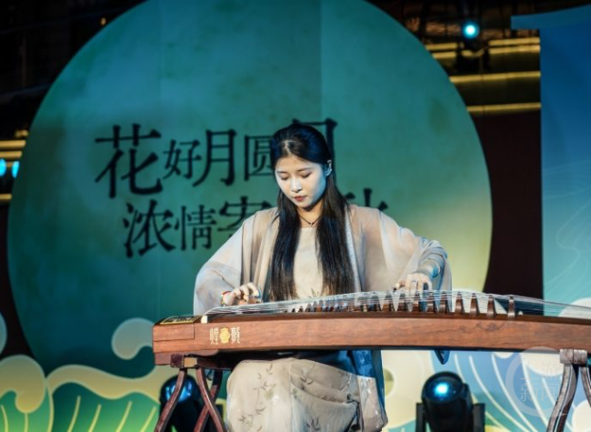 Embrace the Oriental Romance of the Mid-Autumn Festival in SW China, Chongqing