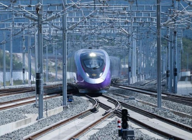 From Roads to Railways, China Builds up Strength in Transport Sector