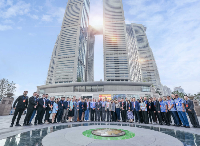 Representatives from World's Great Towers Discuss Cooperations in Chongqing