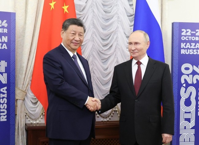 Xi Says China, Russia Find Right Way for Neighboring Major Countries to Get Along with Each Other