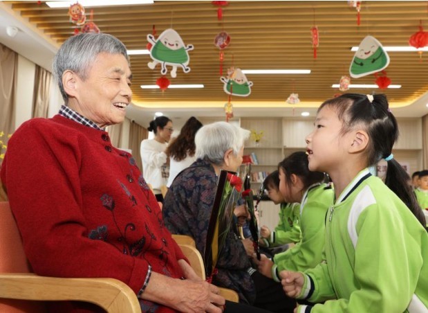Xi Extends Greetings to Elderly on Eve of China's Seniors' Day