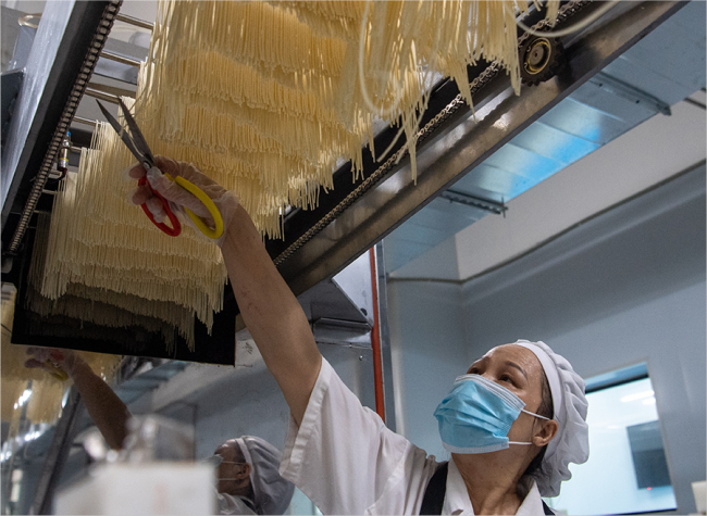 Chongqing's Iconic Noodles: From Street Food to a Billion-Yuan Industry with Global Ambitions