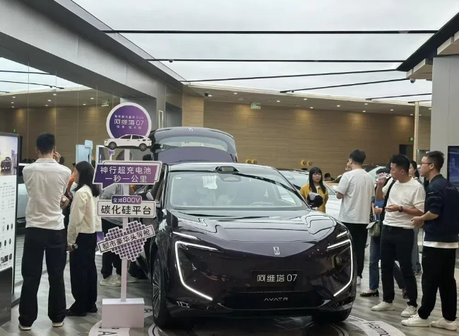 Chongqing's Automotive Market Surges Amid Festive Spending and Old-for-New Policy