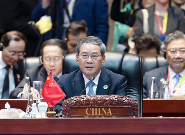 Chinese Premier Puts Forward Three-Point Proposal on East Asia Cooperation