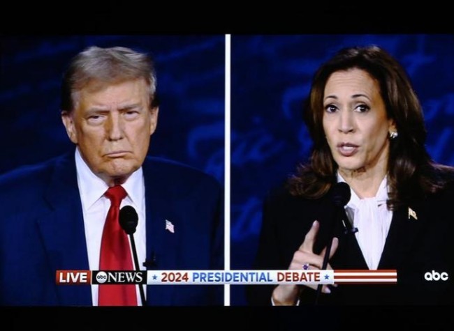 U.S. Candidates in Tight Race a Week Before Presidential Elections