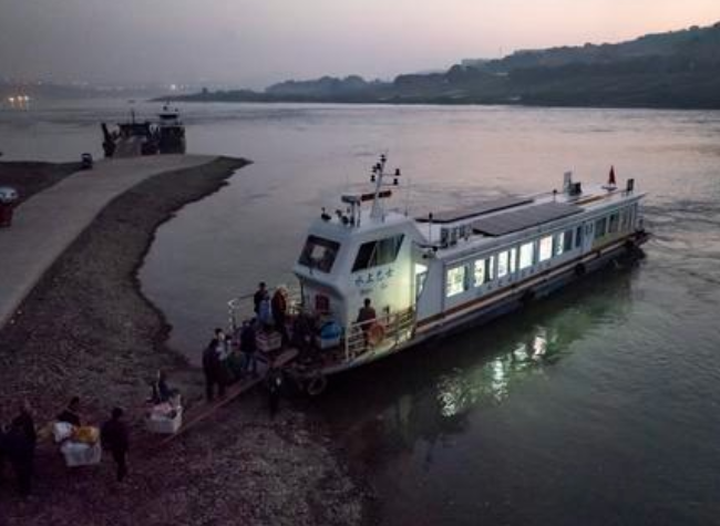 Sixty-Five Years of Two Generations Witness Chongqing's Ferry Service for Farmers, Fresh Produce