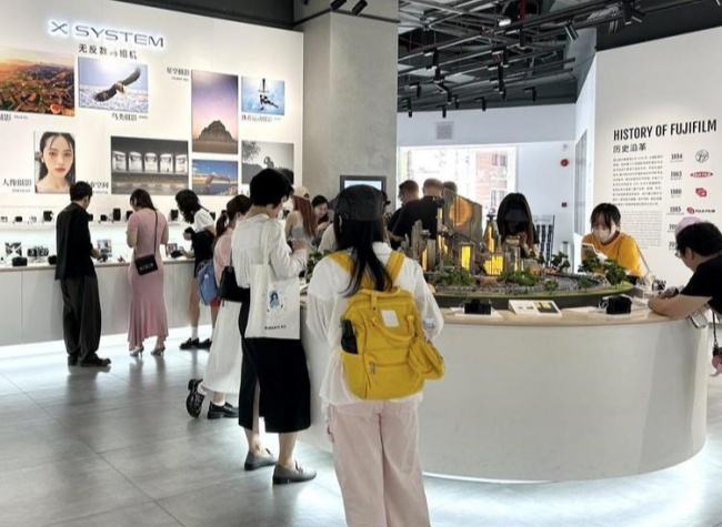 Snap, Share, Sell: Influencer Economy Revives Camera Market in China