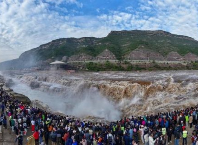 National Day Holiday Consumption Displays China's Economic Vitality, Potential