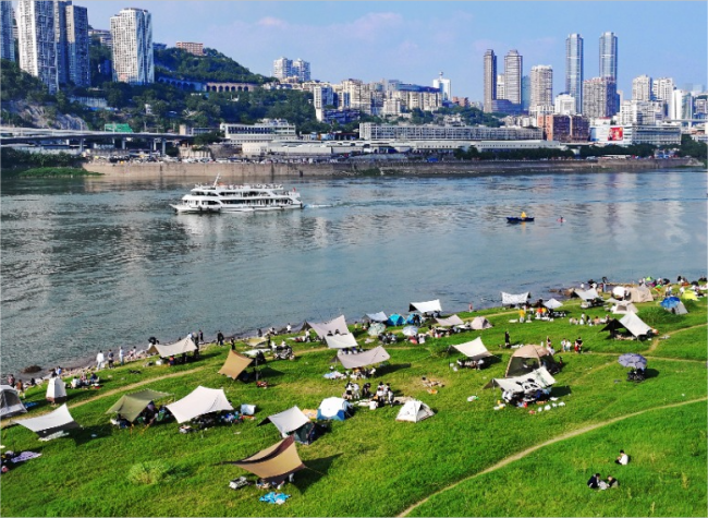 Chongqing in Autumn: A Vibrant Snapshot of Daily Life | Pic Story