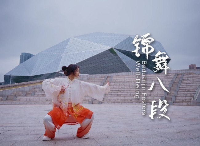 Thai Girl Masters Chinese Eight-Step Guide to Healthy Living