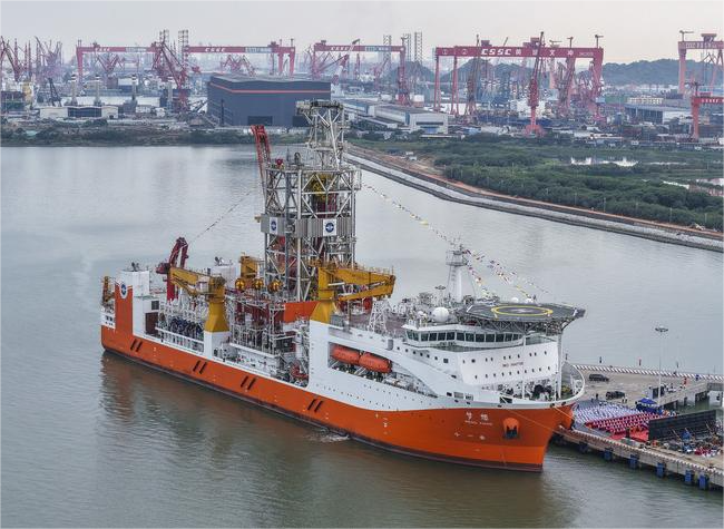 China's First Deep-Ocean Drilling Vessel Enters Service