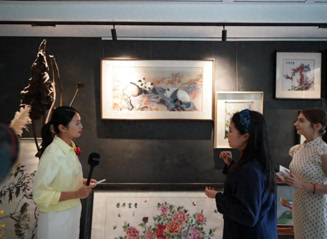 Shu Embroidery Studio Preserves Cultural Traditions in Chongqing