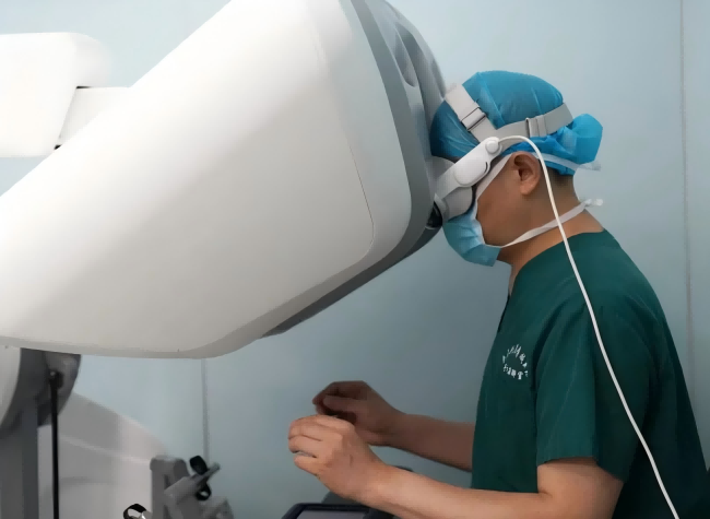 China's First Successful Robotic-Assisted Pulmonary Surgery Using AI, AR Conducted in Chongqing