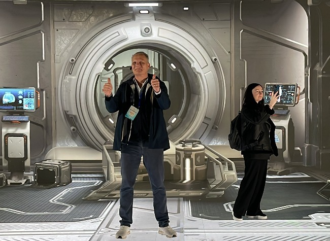 Foreign Media Applaud Chongqing's Filmmaking and Autonomous Driving Advances