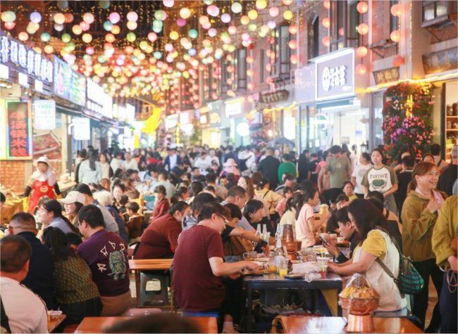 China Extends Public Holidays by Two Days