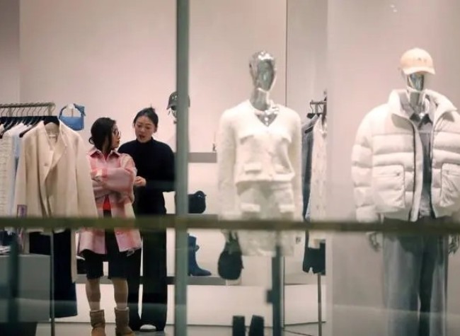 Young Shoppers Embrace Upcycling Old Down Jackets as a Budget-friendly Cold-Weather Solution