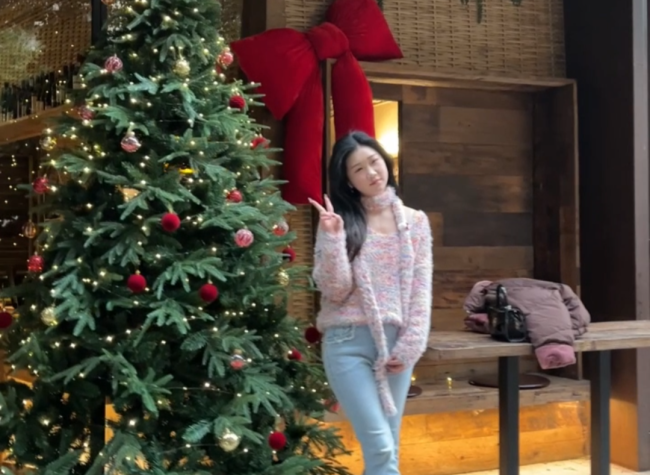 Christmas Cheer Takes Over Chongqing's Streets