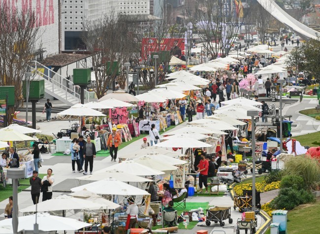 Markets in Chongqing Thrive, Fueling Economic Growth and Consumer Enthusiasm