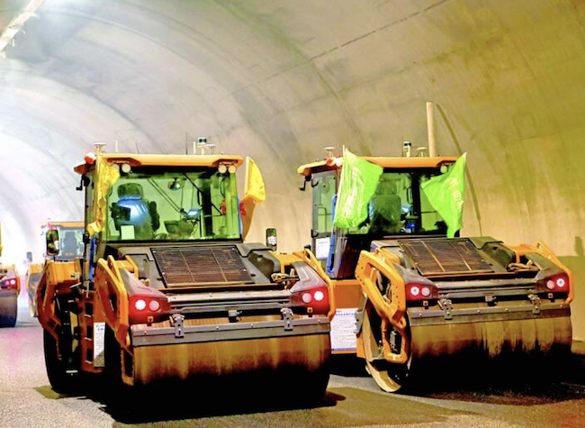 Chongqing Achieves First Unmanned Paving in Mountainous Long Tunnels