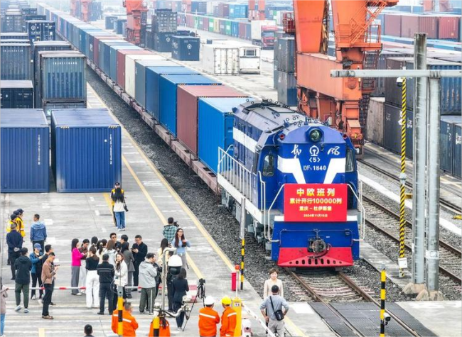 Reaching 100,000th-Trip Milestone, China-Europe Freight Train Service Enhances Connectivity, Win-Win Cooperation