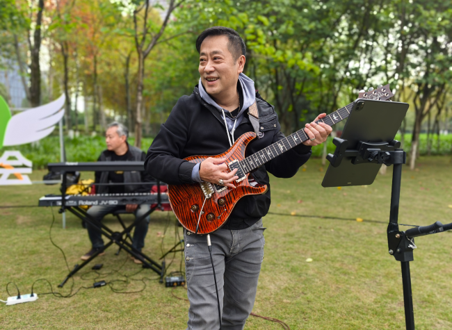 Chongqing 'Old Hipsters' Reignite Their Musical Dreams with New Band