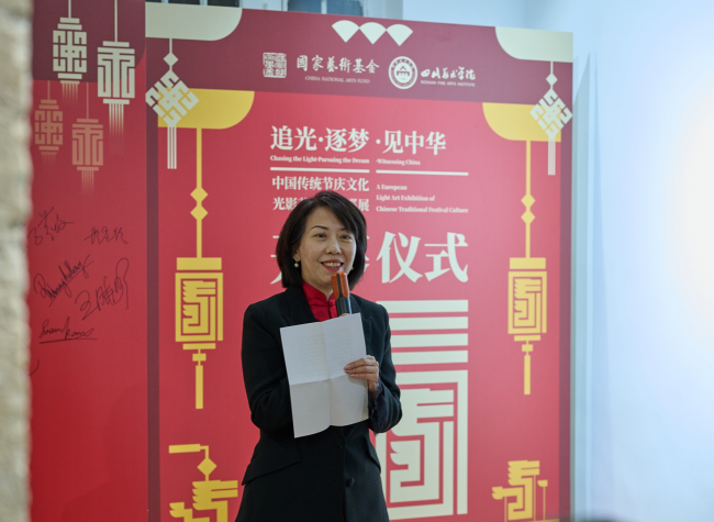 European Art Exhibition Showcases Chinese Traditional Festival Culture