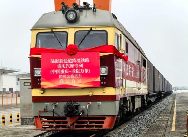 Trains and Shuttles Depart Chongqing Simultaneously, Transporting Motorcycles to Southeast Asia via ILSTC